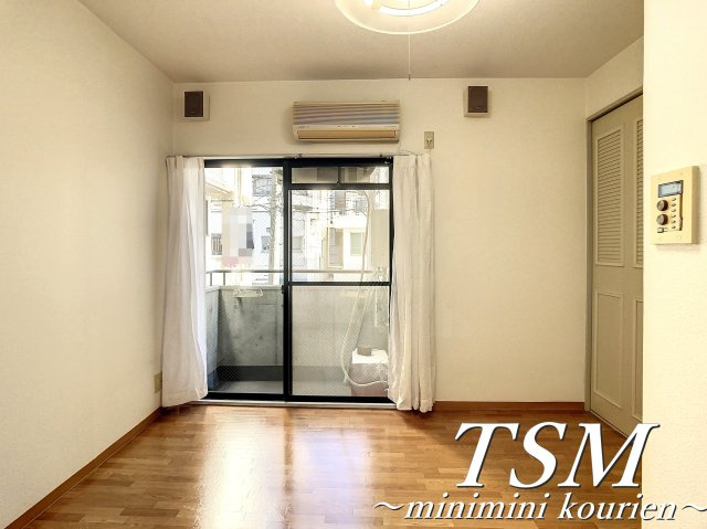 カレリアの洋室