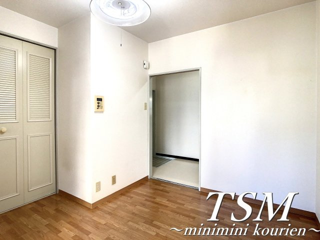 カレリアの洋室