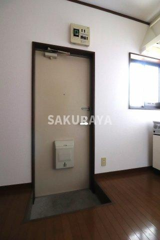 ハイツ渡良瀬の玄関|2022年撮影。現況と異なる場合がございます。