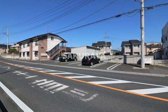 ハイツ渡良瀬の駐車場