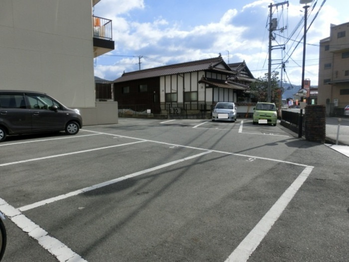 大林マンションの駐車場