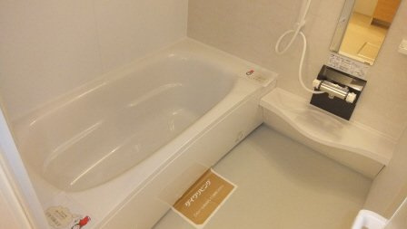 ディアコートの浴室|大きい追い焚き付きのお風呂です。