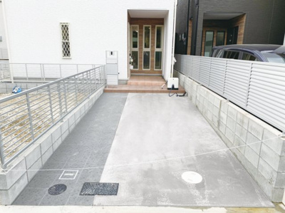 【外観】 | マイタウン宮山町プレミアム◇◆全3区画◇◆モデルハウス◇◆ | 【現地写真】
駐車場♪
幅が、3メートルあるので、駐車もラクラクです♪