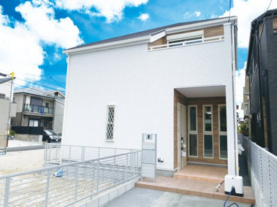 【外観】 | マイタウン宮山町プレミアム◇◆全3区画◇◆モデルハウス◇◆ | 【現地写真】
外観は、サイディング仕様♪
断熱等級4級取得ですので
夏は、暑くなりすぎず
冬は、寒くなりすぎない
仕様となっております♪