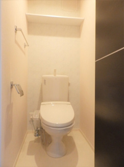 【トイレ】 | タウンハウスグラン東深津　B | 清潔感のあるトイレです