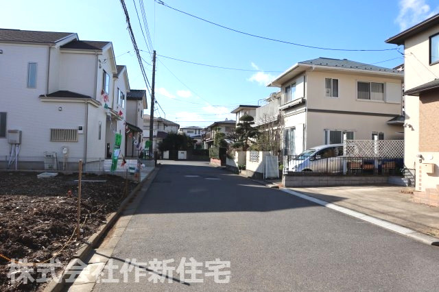 八千代市大和田新田　売地　建築条件なし　約５４坪の整形地の前面道路含む現地写真|６ｍ公道面