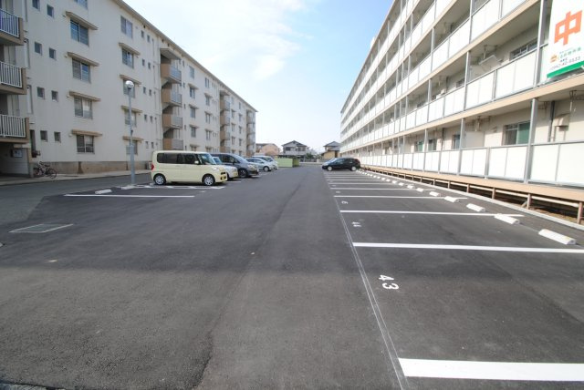 コンチェルト東合川Ⅱの駐車場