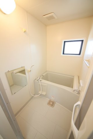 カーサソレイユB棟の浴室