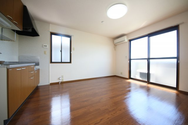 カーサソレイユB棟の居間・リビング