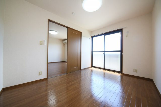 カーサソレイユB棟の寝室