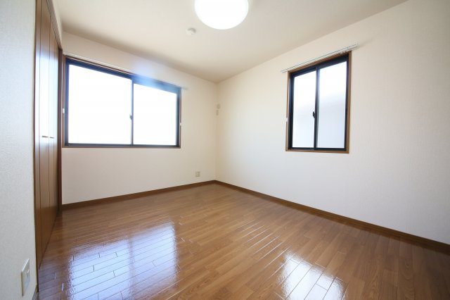 カーサソレイユB棟の洋室