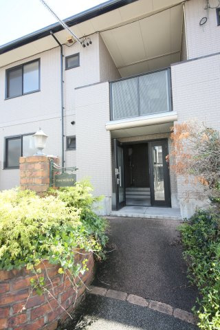 カーサソレイユB棟のエントランス