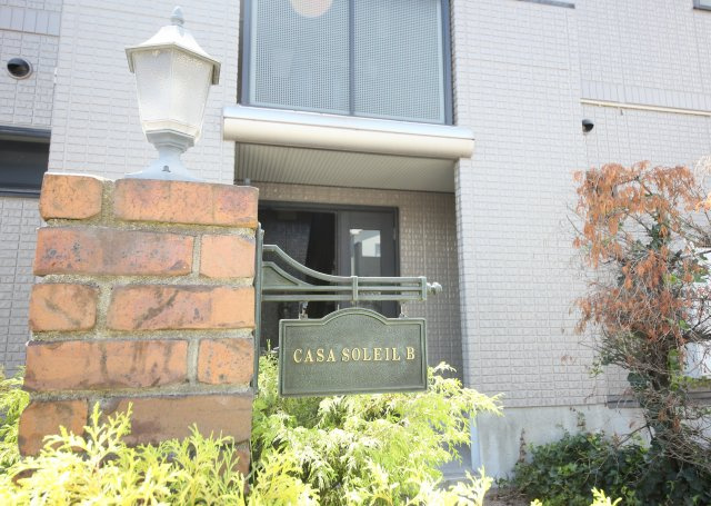 カーサソレイユB棟のエントランス