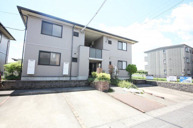 カーサソレイユB棟の駐車場