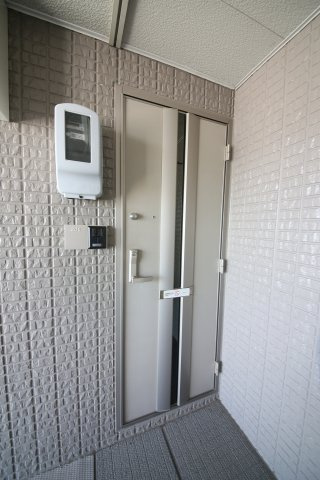 カーサソレイユB棟の玄関