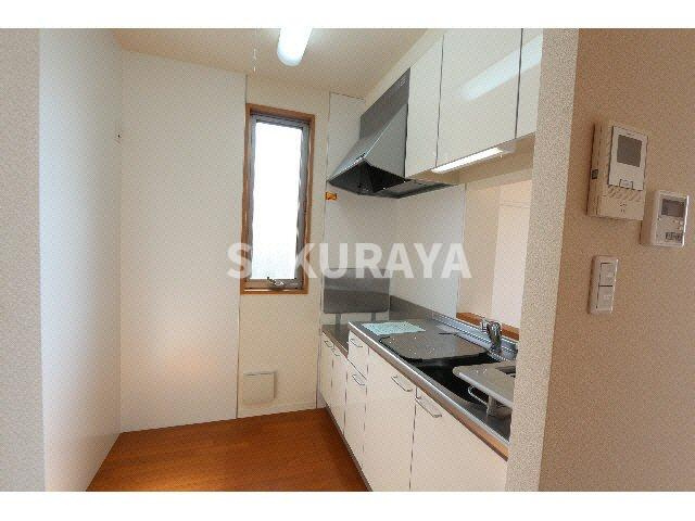 オーロファーレ4-Ｄのキッチン|現況と異なる場合がございます。