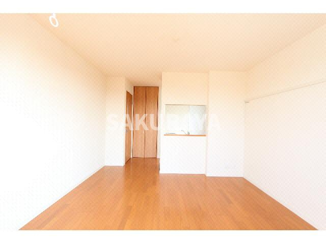 オーロファーレ4-Ｄの居間・リビング|現況と異なる場合がございます。