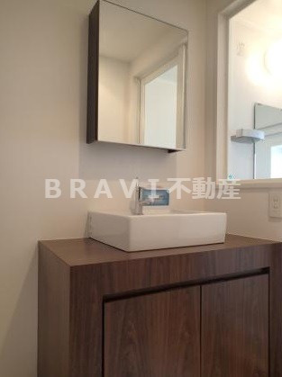 アーバネックス上町台　BRAVI不動産の独立洗面台|【アーバネックス上町台】朝の支度にも助かる、独立の洗髪洗面化粧台
