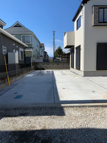 【新築】坂戸市鎌倉町新築分譲住宅 全3棟 1号棟の駐車場|駐車スペース大変広々