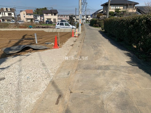 【新築】坂戸市鎌倉町新築分譲住宅 全3棟 1号棟の前面道路含む現地写真|区画前の前面道路です