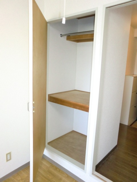 大阪市淀川区新高６丁目の賃貸マンションの収納