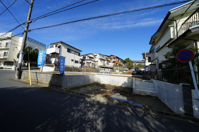 幼稚園２分、小学校５分小学！子育て世代にうれしい安心のお家♪南西角地。初音ヶ丘全２棟新築戸建ての外観