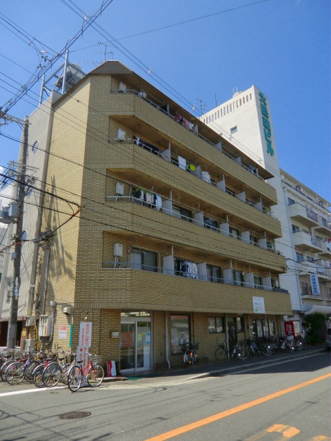 ストロング第5新大阪の外観