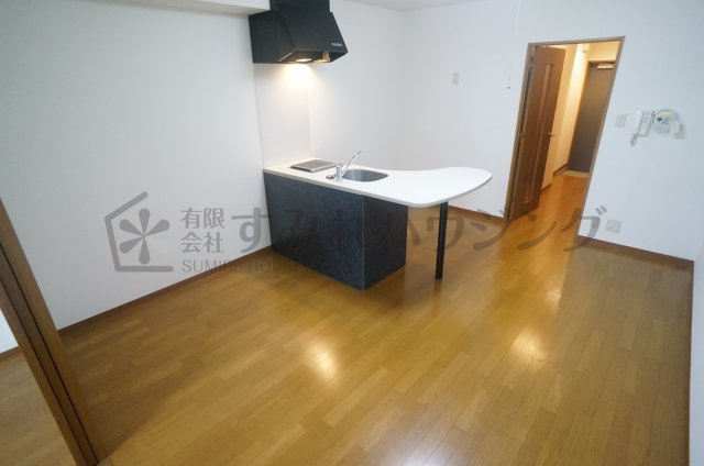 駅前壱番館の居間・リビング