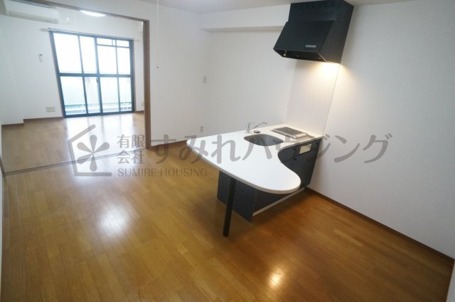 駅前壱番館の居間・リビング