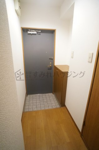 駅前壱番館の玄関