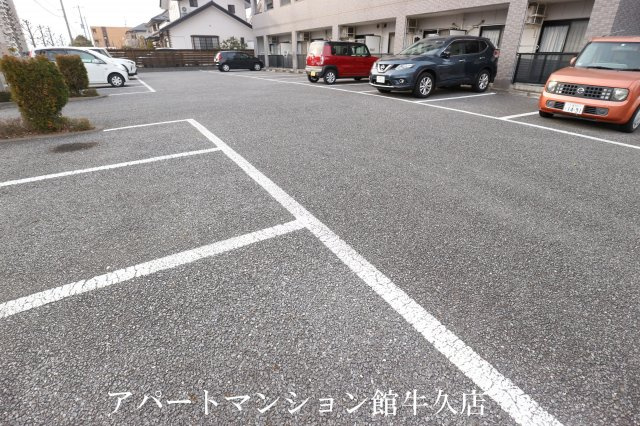ヴィザージュの駐車場