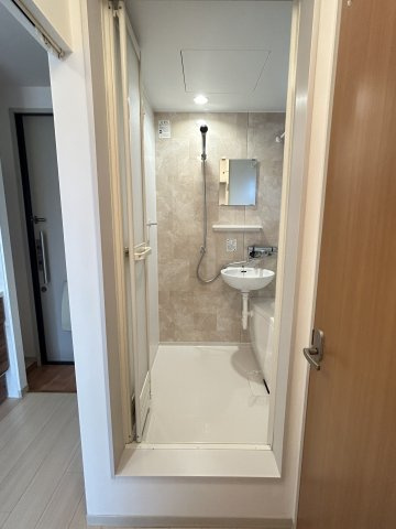 クリスタルの洗面所