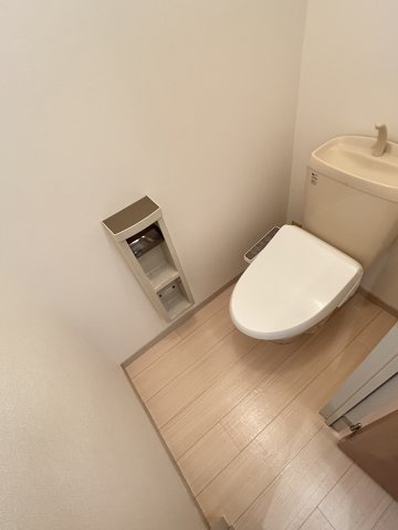 クリスタルのトイレ