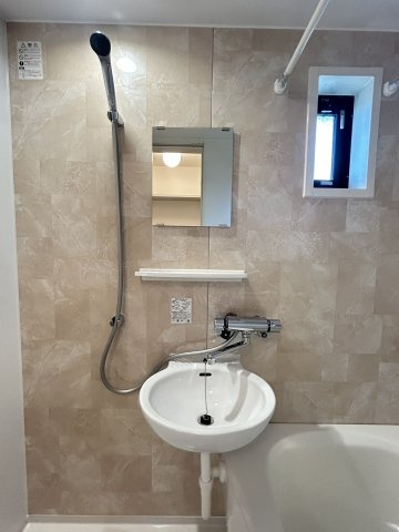 クリスタルの洗面所