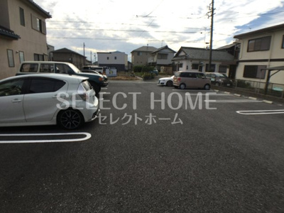 【駐車場】 | アークホンダ | 駐車場があるので、車を買う予定の方も安心です