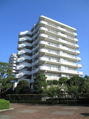 【外観】 | モアクレストマリンシティ金沢文庫A棟 | 南向きバルコニーにつき陽当り良好！海の公園まで徒歩2分と好立地
足音等階下の心配のない1階住居につき子育てにも適した環境です。