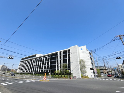 【外観】 | シティハウス横濱片倉町ステーションコート | 安心の24時間オンラインセキュリティシステム
住まいの独立性を高める玄関ポーチ付♪
