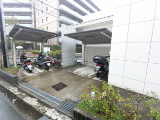 【その他共用部分】 | バイク置場です。
屋根付きで雨が降っても安心です。