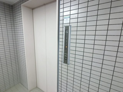 【その他共用部分】 | マイキャッスル金沢文庫 | ベビーカーやお買い物に便利なエレベーター付き。