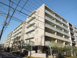 【外観】 | 6階最上階・南向き！上階からの生活音が無く戸建感覚を味わえます
リビングと接した和室はオープンにすると開放感あふれるスペースに♪