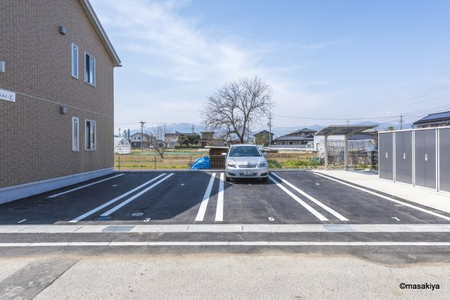 ラフィーネ-Tの駐車場