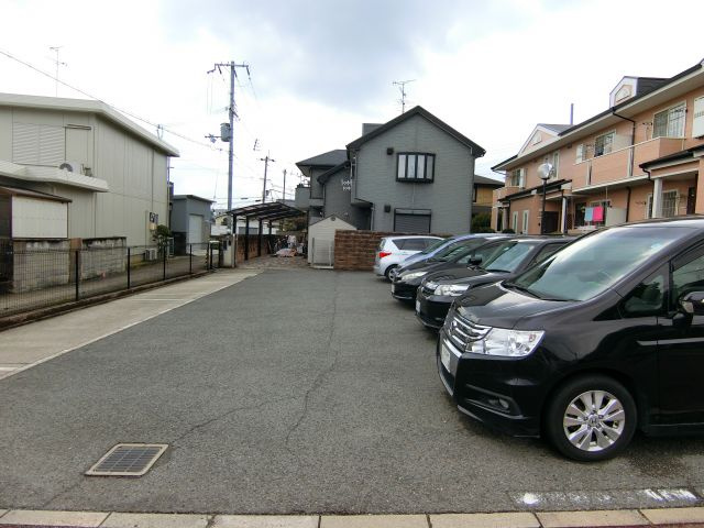 エクセレントブロッサムの駐車場