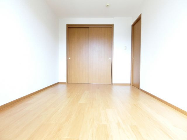 エクセレントブロッサムの居間・リビング|同物件別部屋イメージ写真