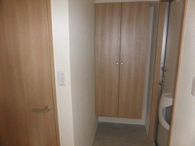 ル　シェル西条の玄関