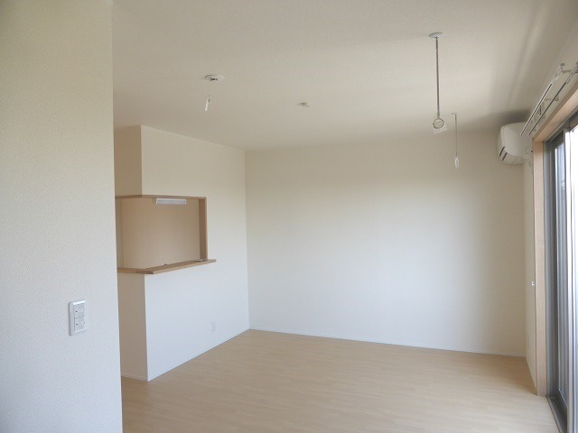 ル　シェル西条の居間・リビング