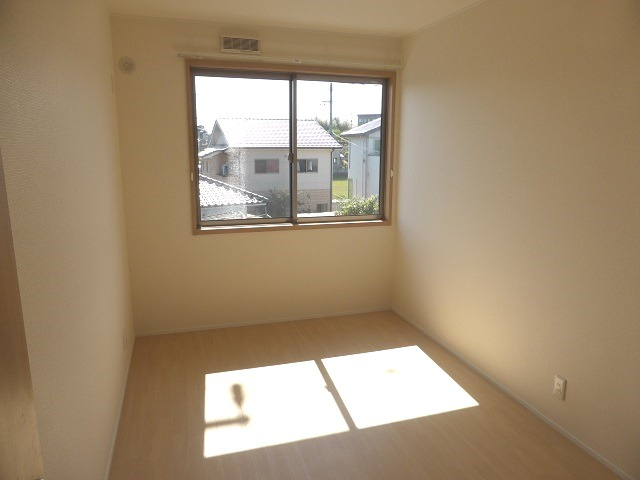 ル　シェル西条の洋室