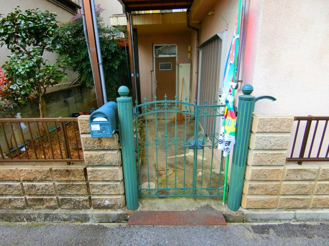 河内長野市本町戸建のエントランス