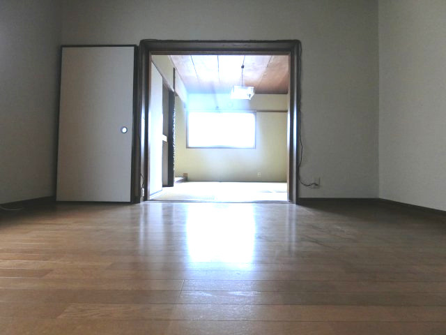 河内長野市本町戸建の居間・リビング