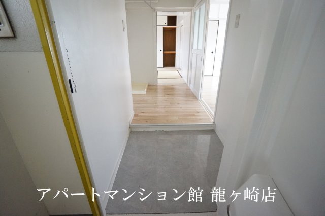 ビレッジハウス奈戸岡2号棟の玄関