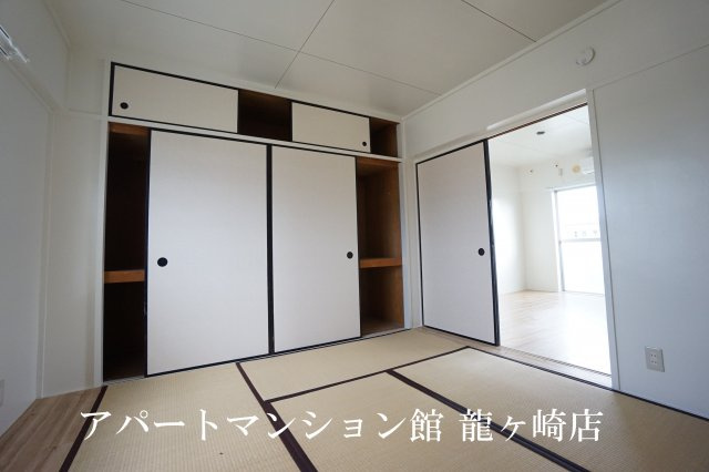 ビレッジハウス奈戸岡2号棟の和室